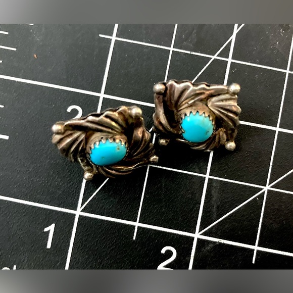 Vintage Native American Sleeping Beauty Turquoise Repoussé 925 Earrings - Picture 4 of 14